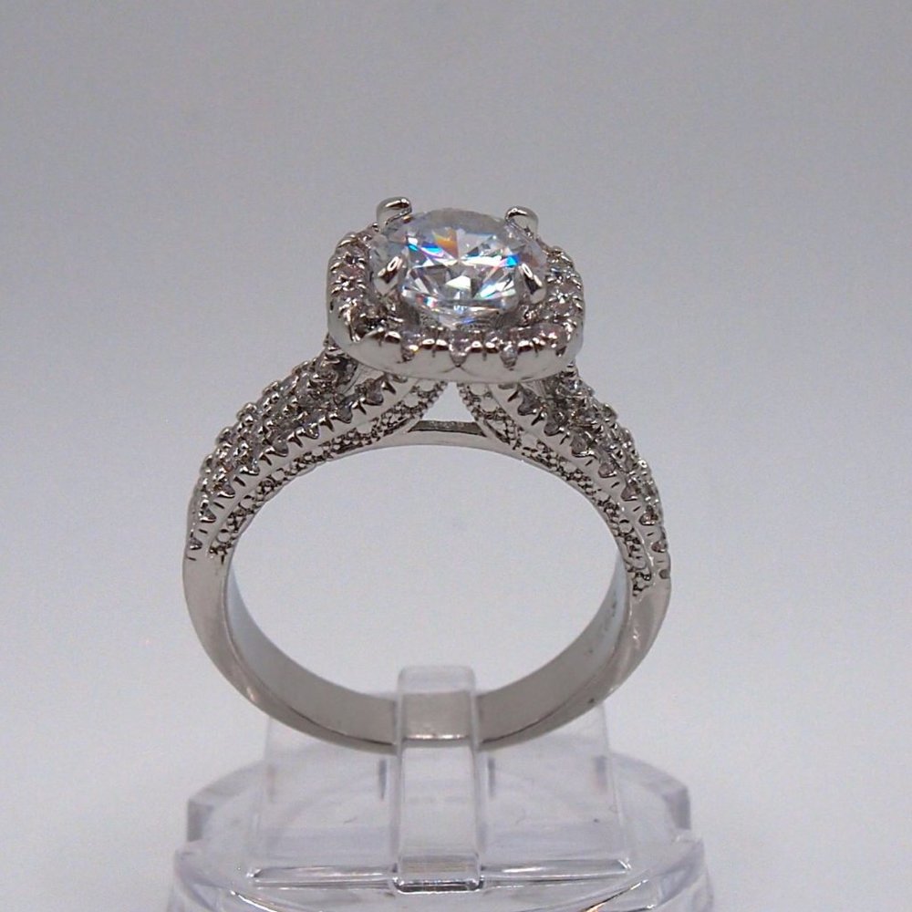 Exquisite Ladies 2.50ctw Halo Bridal Diamond Ring, 18K White Gold - Picture 4 of 13